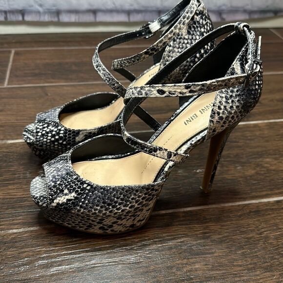 👠 Gianni Bini Python Heels - Size 7.5 - 4.5” Heels - Great Condition - Picture 1 of 7